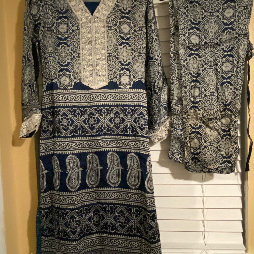 Salwar Kameez/ Pakistani/ Indian